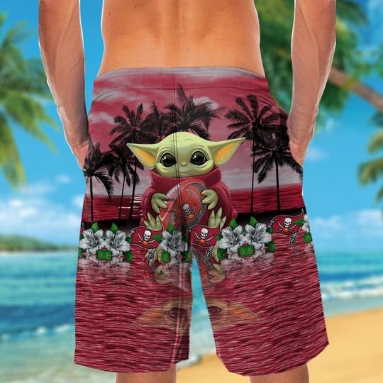 31-Tampa Bay Buccaneers And Baby Yoda Hawaiian Shirt, Short (3)