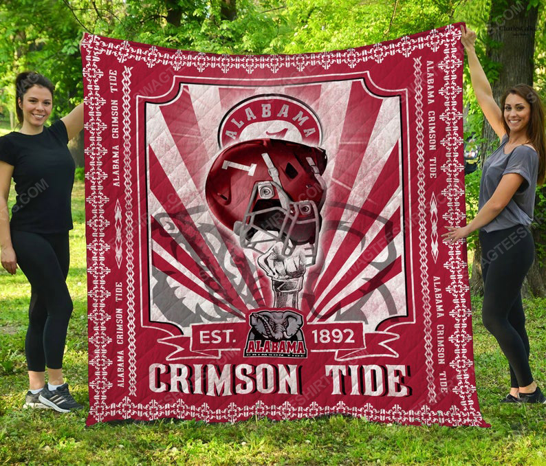 Alabama crimson tide helmet nfl all over print quilt 1