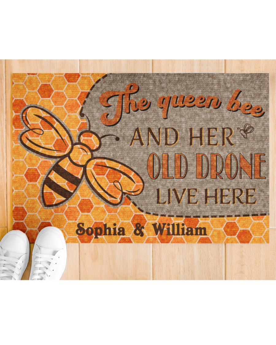 The queen bee and her old drone live here doormat 8