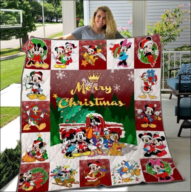 Disney characters Merry Christmas quilt – dnstyles