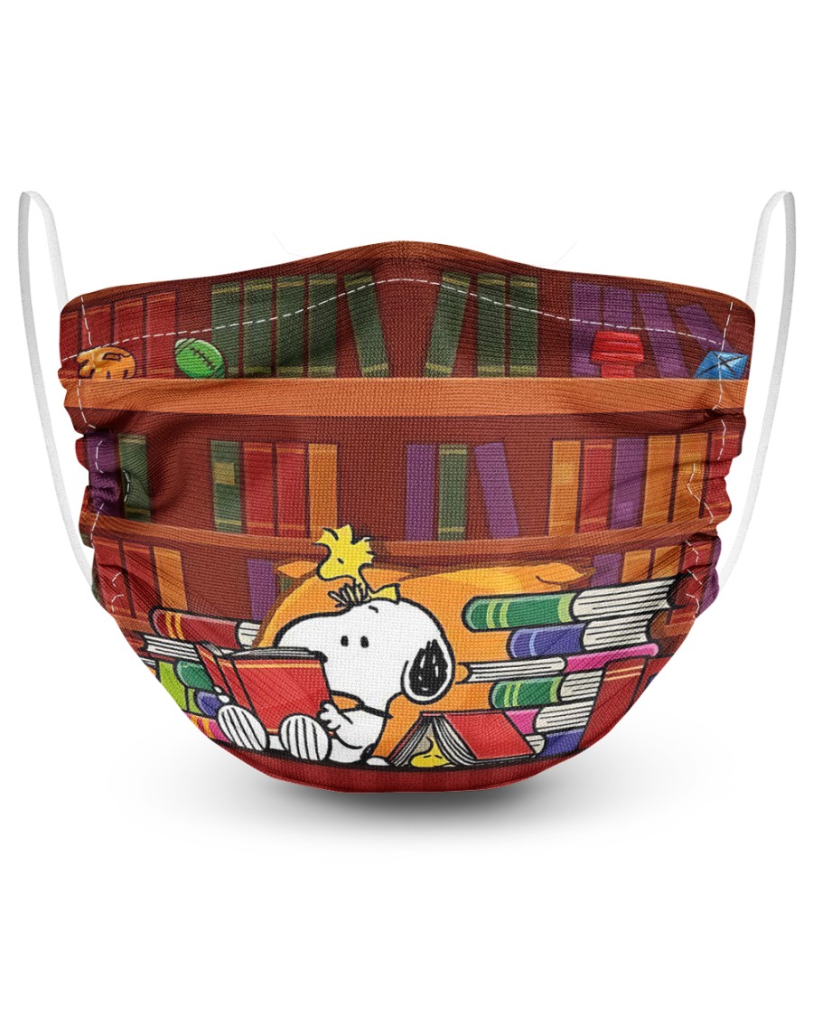 Snoopy reading book face mask
