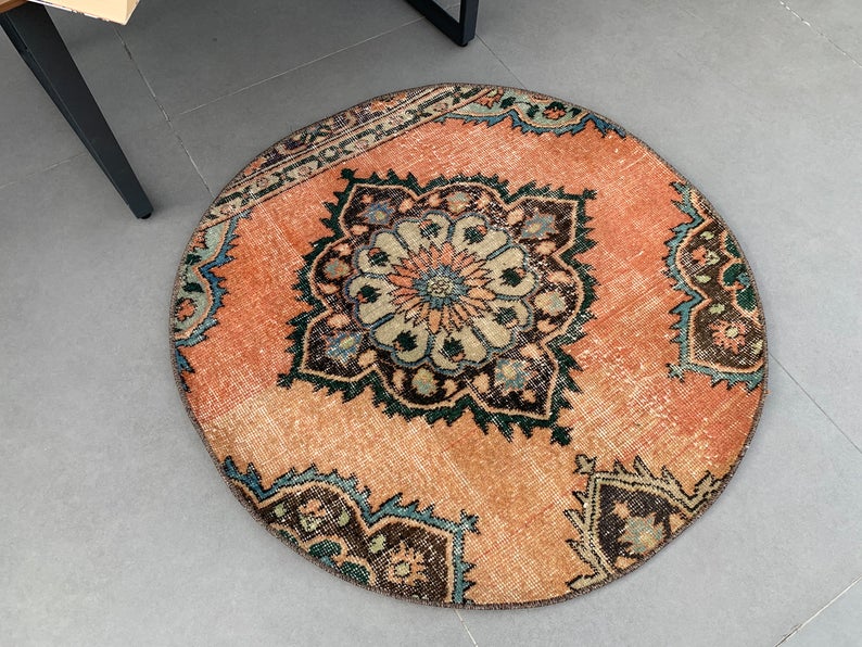 Vintage turkish round carpet 4