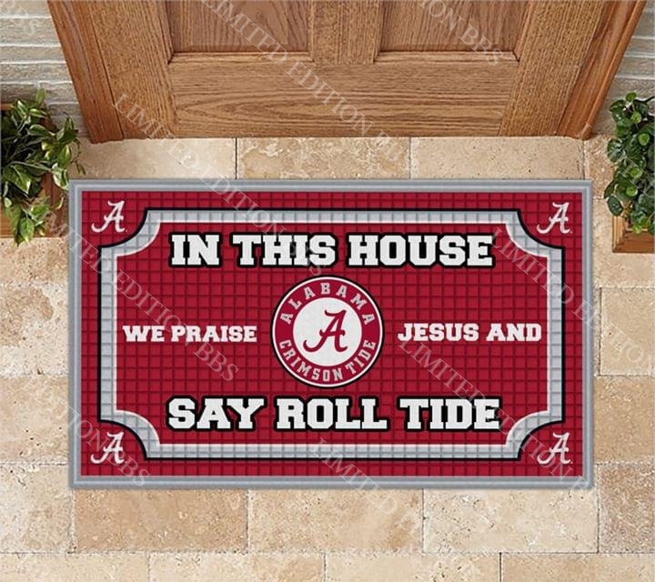 In this house we praise Jesus and say Roll Tide doormat