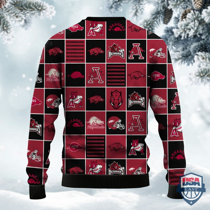 nVPYHisd-T240122-146xxxArkansas-Razorbacks-NCAA-Team-Logo-Ugly-Sweater-1.jpg