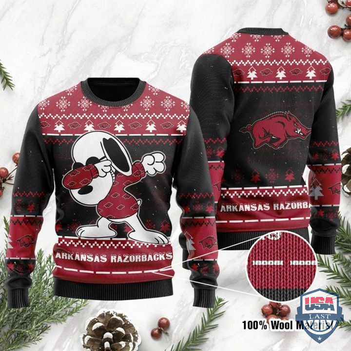 Arkansas Razorbacks Snoopy Dabbing Ugly Christmas Sweater – Hothot 240122