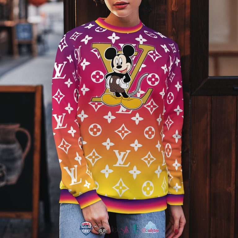 9jBefpuI-T160422-034xxxLouis-Vuitton-Mickey-Mouse-Gradient-3D-Ugly-Sweater-2.jpg